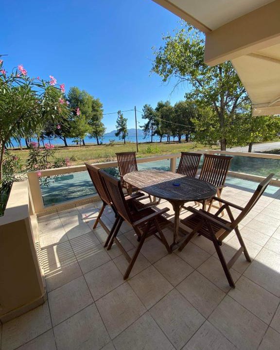 Molos-Agios Konstantinos Apartment | Καμμενα βουρλα