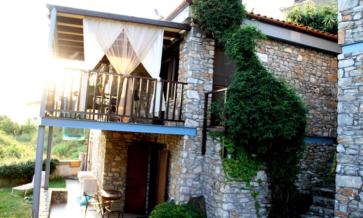 Agia Cottage | πέτρινη εξοχική κατοικία 2 επιπέδων 150 μ. από τη θάλασσα.