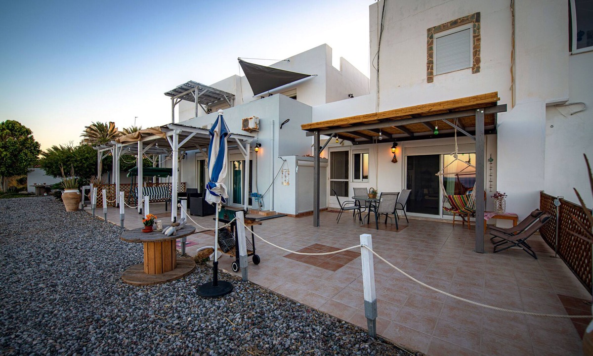 Lahania Cottage | Παραλιακη, εξοχικη κατοικια μπροστα στην θαλασσα.
