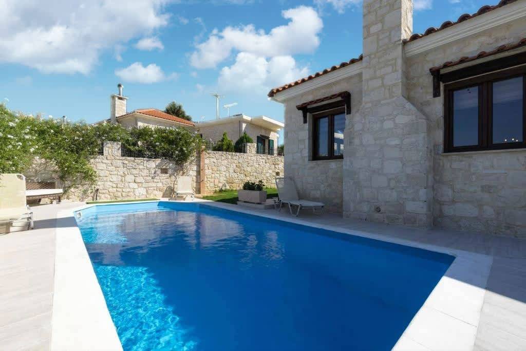 Episkopi Villa | 120 m² Villa ∙ 3 bedrooms ∙ 7 guests