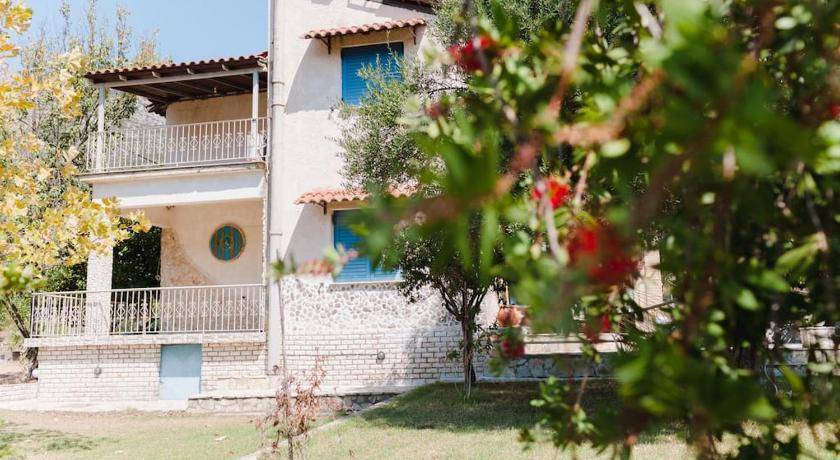 Igoumenitsa Villa | 134 m² Villa ∙ 4 bedrooms ∙ 8 guests