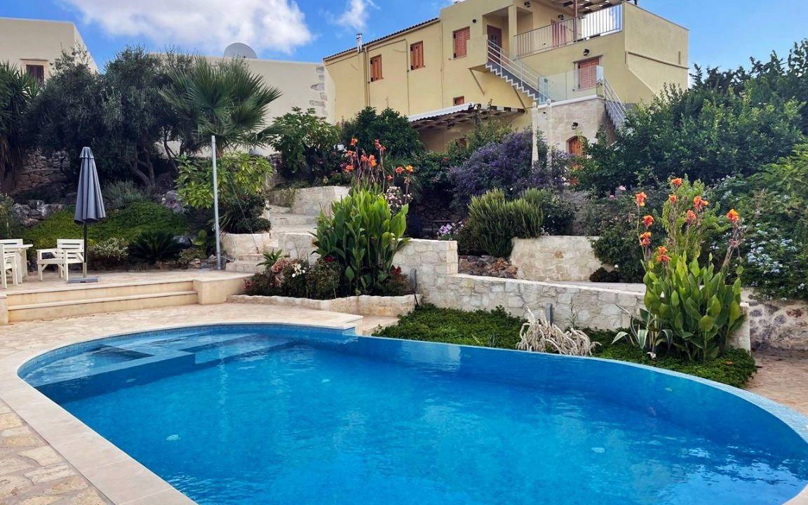 Drapanos House | 140 m² House ∙ 4 bedrooms ∙ 8 guests