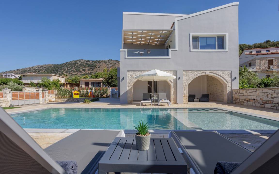 Achlades Villa | 140 m² Villa ∙ 4 bedrooms ∙ 10 guests