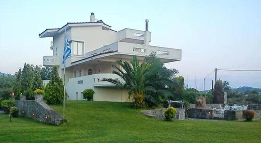 Agiokampos Resort | 150 m² Resort ∙ 4 bedrooms ∙ 8 guests
