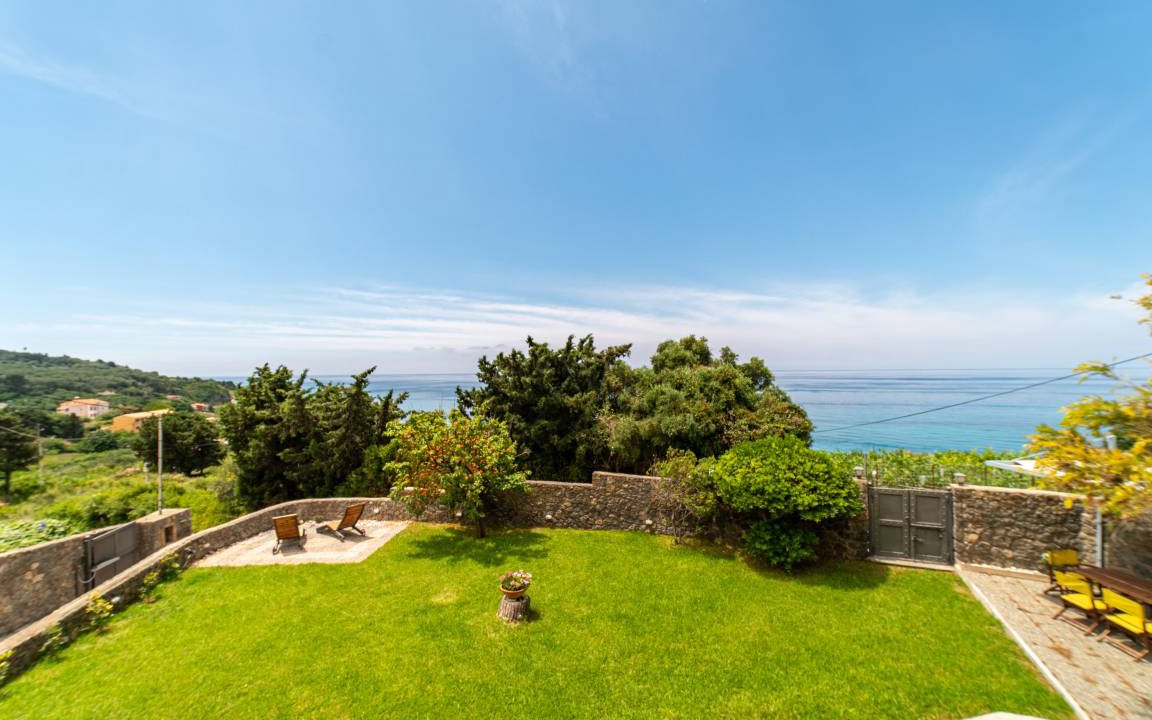 Paramonas Villa | 160 m² Villa ∙ 2 bedrooms ∙ 4 guests