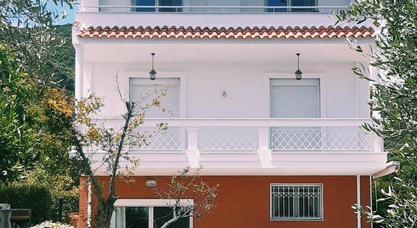 Nea Iraklitsa House | 190 m² House ∙ 3 bedrooms ∙ 7 guests