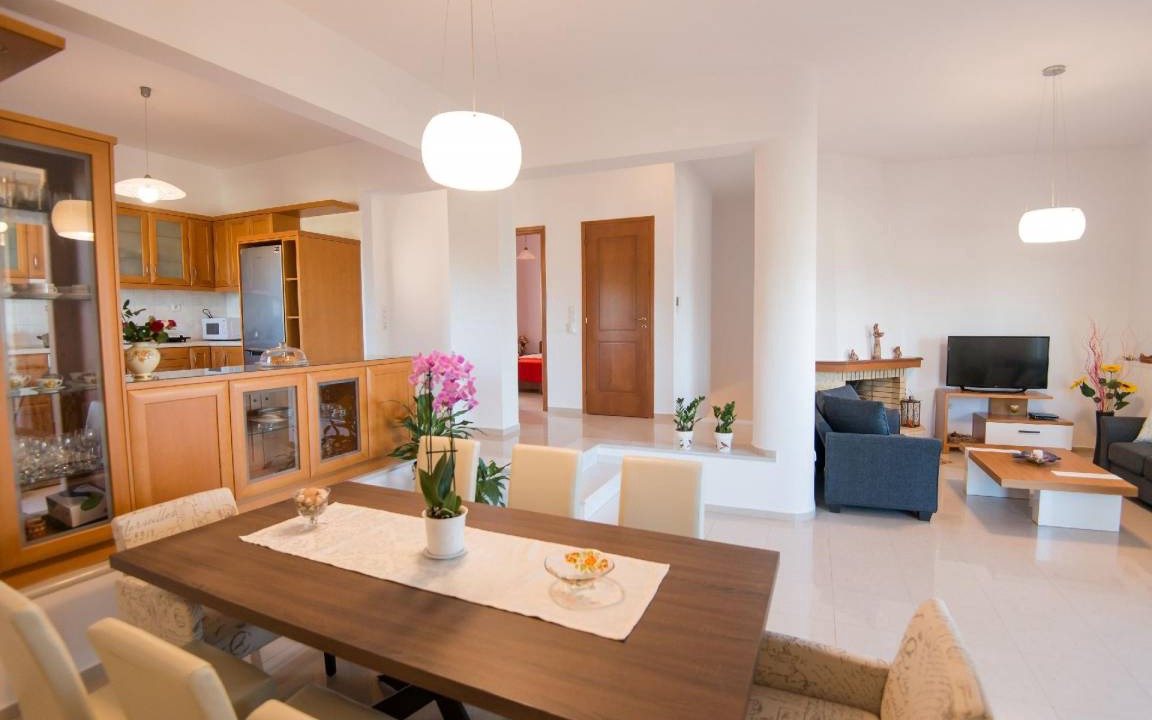 Dilofo House | 190 m² House ∙ 4 bedrooms ∙ 8 guests