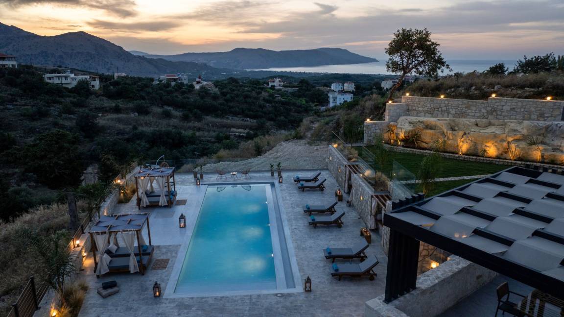 Kournas Villa | 198 m² Villa ∙ 5 bedrooms ∙ 12 guests