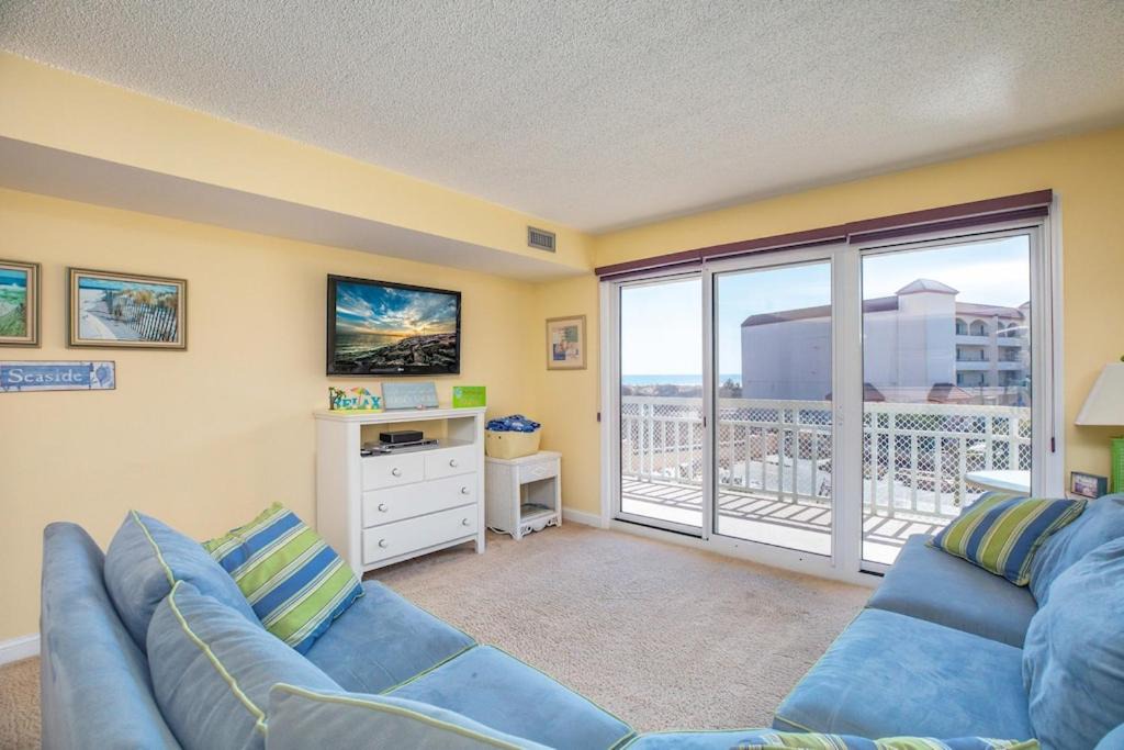 Diamond Beach Apartment | 1B/1B condo with Ocean views, Resort style, Free WIFI, Few steps to the Beach!