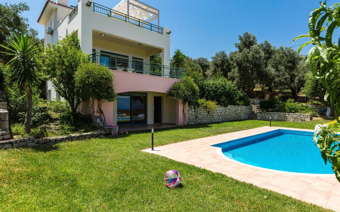 Agia Triada House | 200 m² House ∙ 4 bedrooms ∙ 9 guests