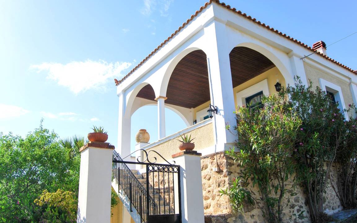 Limnos House | 200 m² House ∙ 5 bedrooms ∙ 13 guests