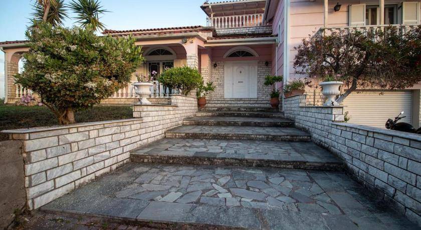 Katakolo Villa | 200 m² Villa ∙ 4 bedrooms ∙ 8 guests