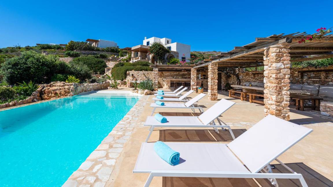 Krotiri Villa | 200 m² Villa ∙ 8 bedrooms ∙ 20 guests