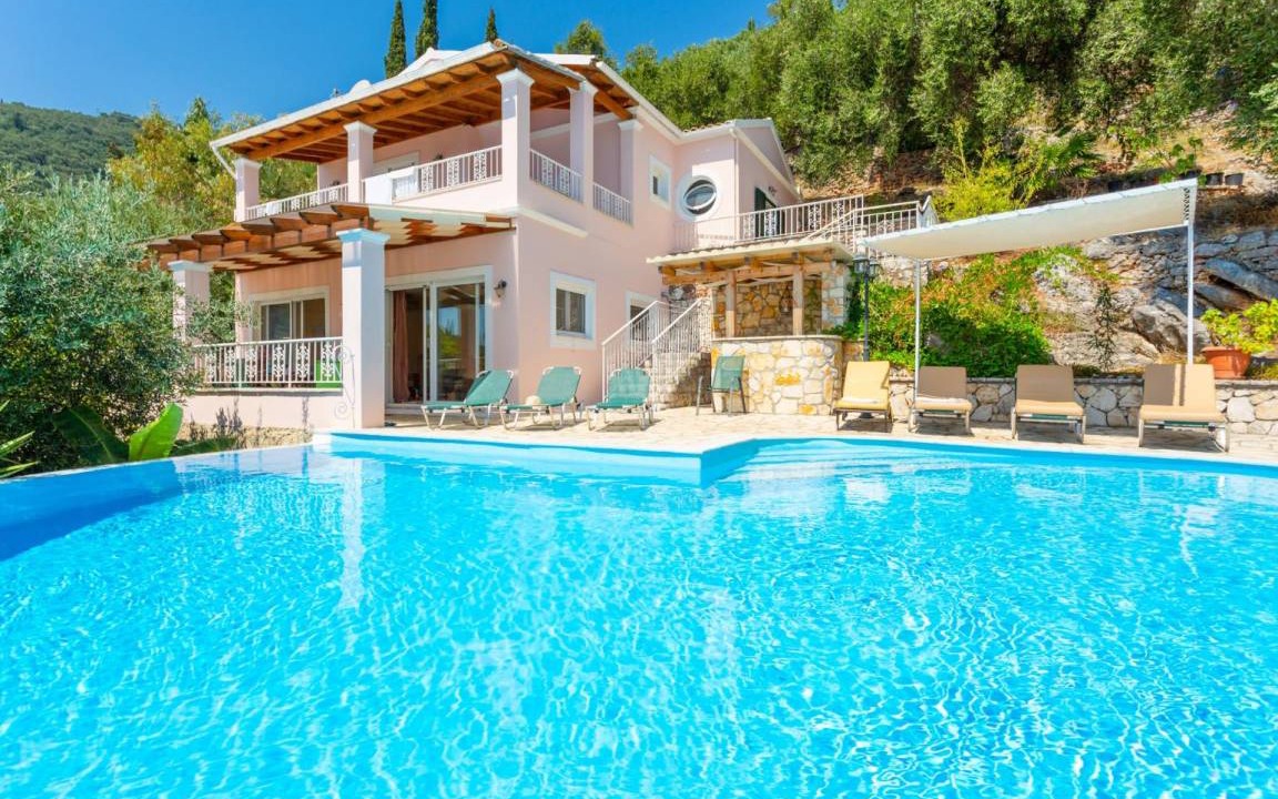 Katavolos Villa | 215 m² Villa ∙ 3 bedrooms ∙ 7 guests