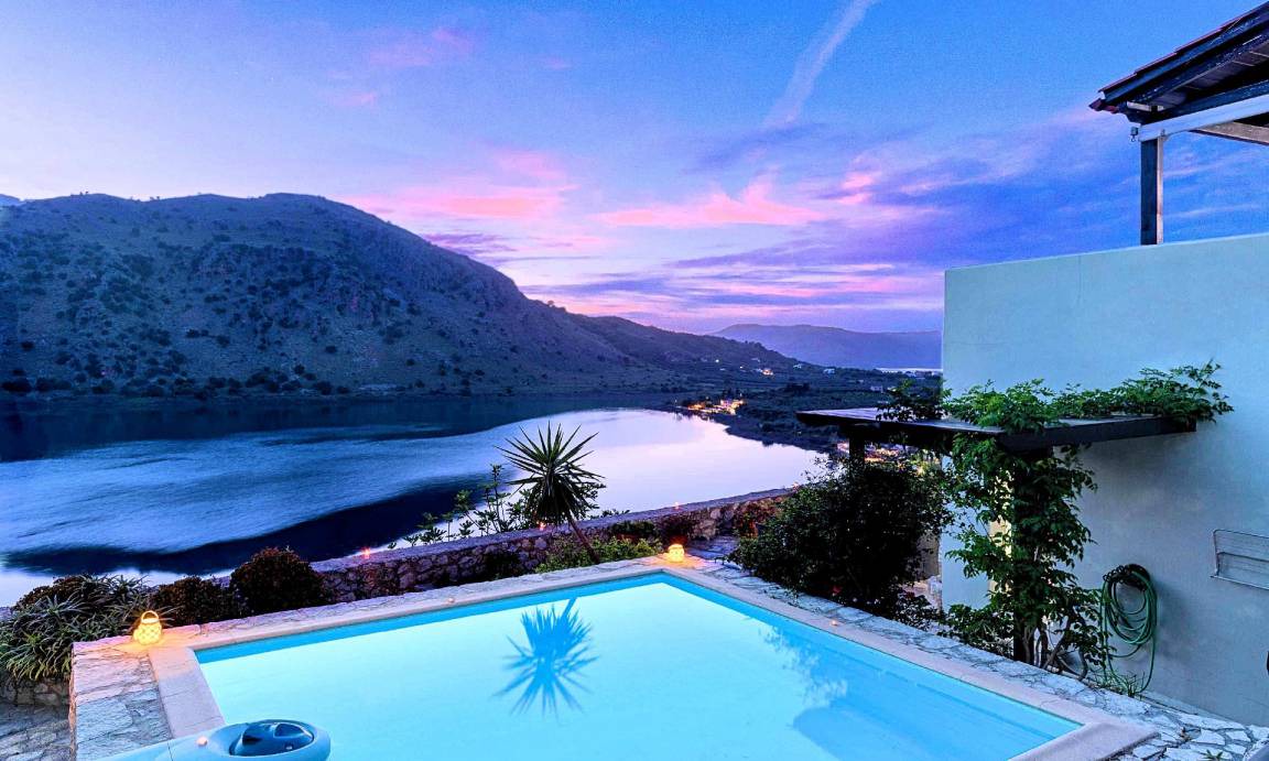 Kavallos House | 220 m² House ∙ 6 bedrooms ∙ 16 guests