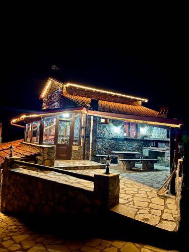 Aghios Athanasios Ski Chalet | 250 m² Chalet ∙ 4 bedrooms ∙ 10 guests