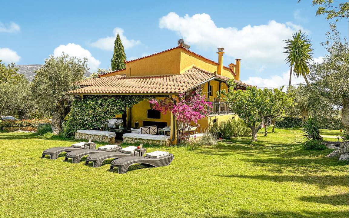 Astros House | 250 m² House ∙ 5 bedrooms ∙ 10 guests