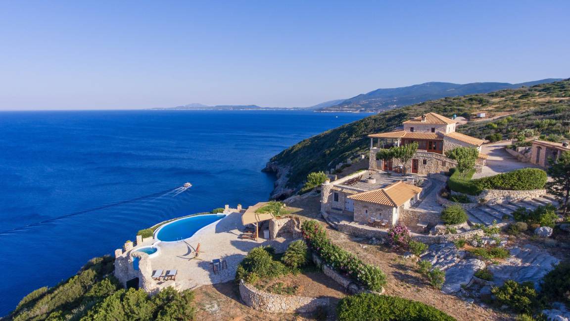 Korithi Villa | 250 m² Villa ∙ 4 bedrooms ∙ 8 guests