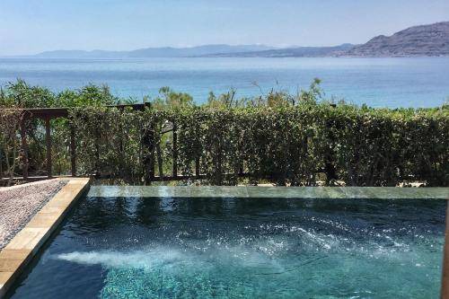 Pefkos Villa | 250 m² Villa ∙ 6 bedrooms ∙ 15 guests