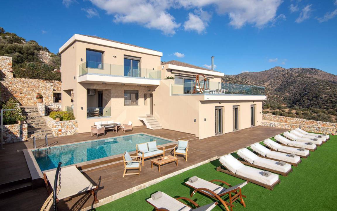 Agios Nikolaos House | 275 m² Farmhouse ∙ 5 bedrooms ∙ 10 guests