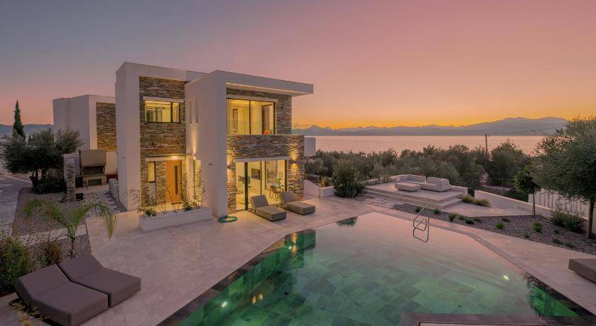 Loutraki-Agioi Theodoroi Villa | 285 m² Villa ∙ 4 bedrooms ∙ 10 guests