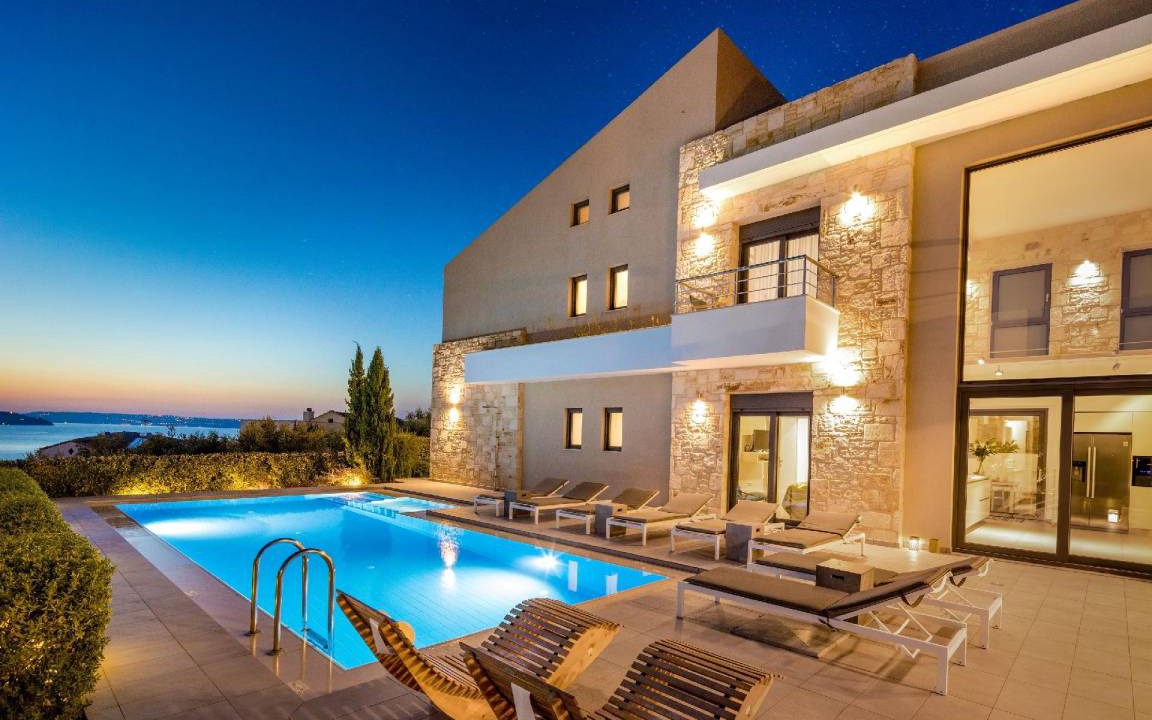 Plaka House | 300 m² House ∙ 4 bedrooms ∙ 9 guests