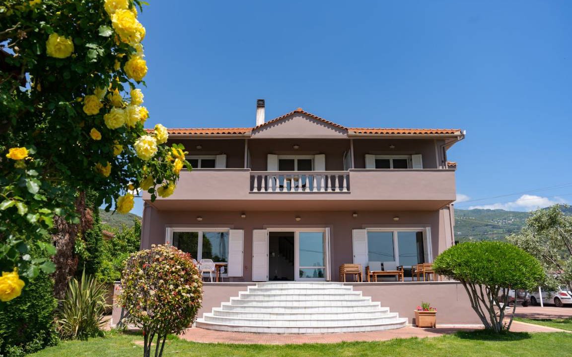 Kato Lechonia House | 300 m² House ∙ 3 bedrooms ∙ 6 guests