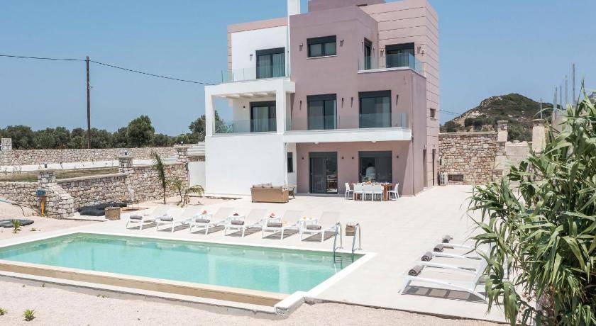 Faliraki Villa | 300 m² Villa ∙ 7 bedrooms ∙ 14 guests