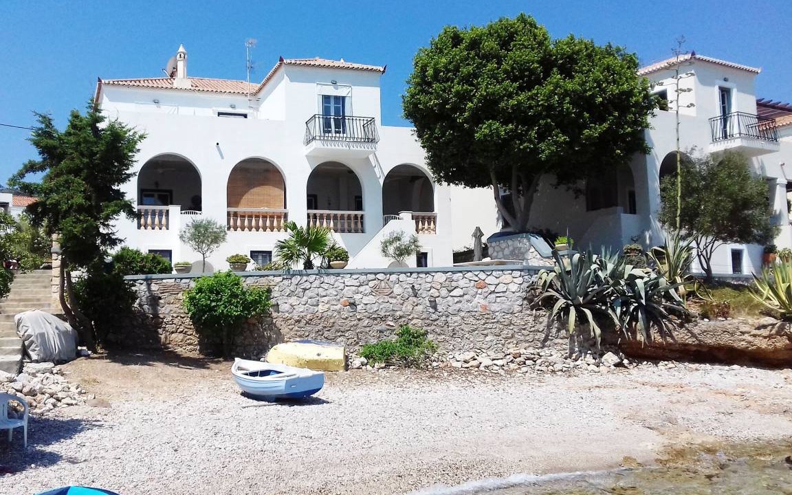 Spetses Villa | 300 m² Villa ∙ 8 bedrooms ∙ 18 guests
