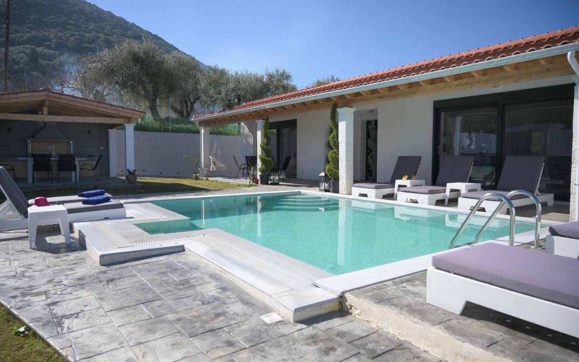 Notos Villa | 320 m² Villa ∙ 5 bedrooms ∙ 12 guests
