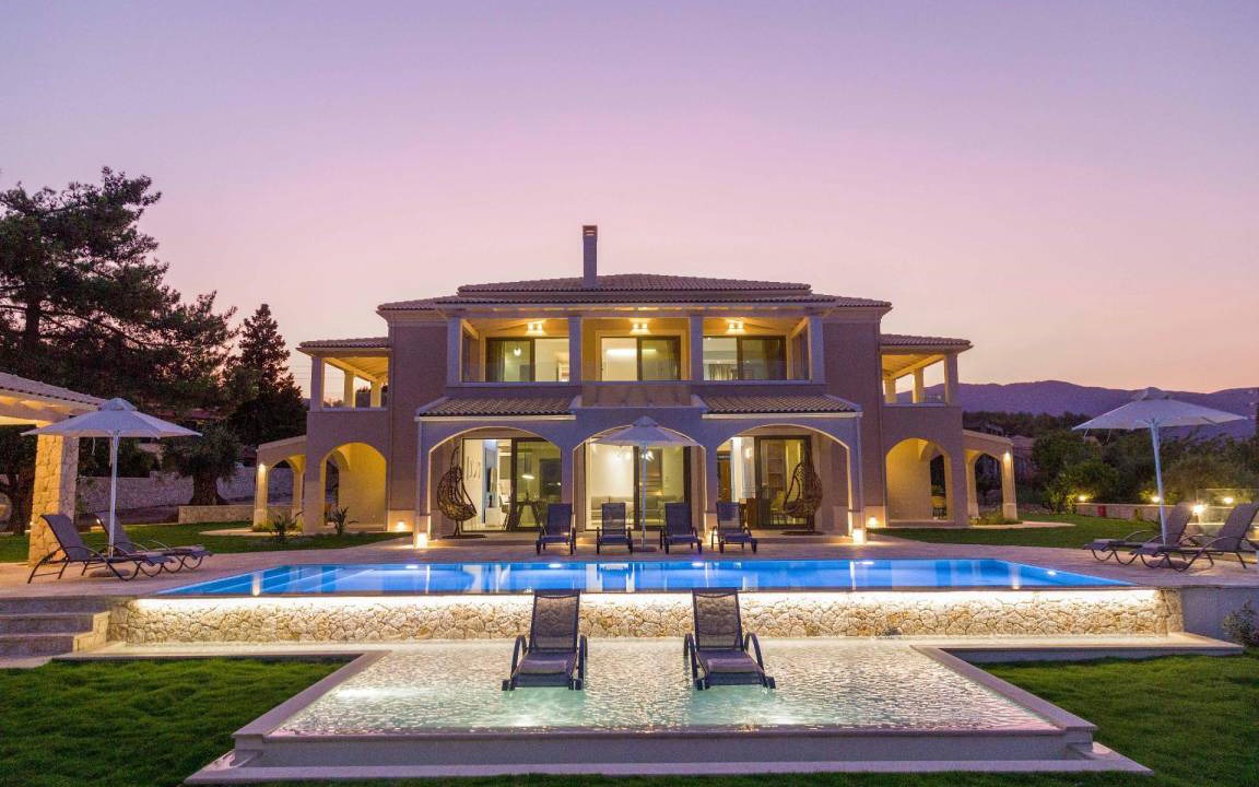 Dassia House | 350 m² House ∙ 5 bedrooms ∙ 10 guests