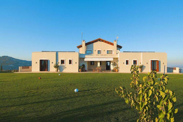 Choudetsi Villa | 355 m² Villa ∙ 6 bedrooms ∙ 12 guests