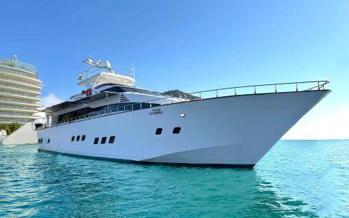 Kavala Boat Rental | 36 m² Houseboat ∙ 2 guests