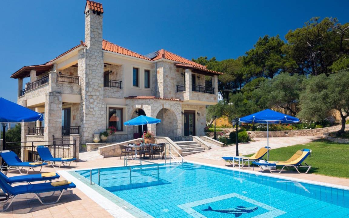 Polemarchi House | 370 m² House ∙ 5 bedrooms ∙ 12 guests