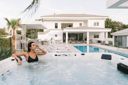 Pefkos Villa | 380 m² Villa ∙ 6 bedrooms ∙ 12 guests