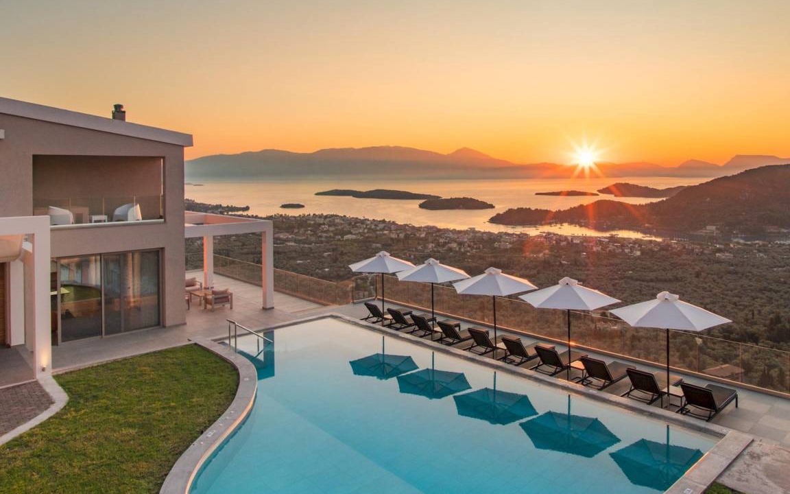 Nidri Villa | 400 m² Villa ∙ 5 bedrooms ∙ 10 guests