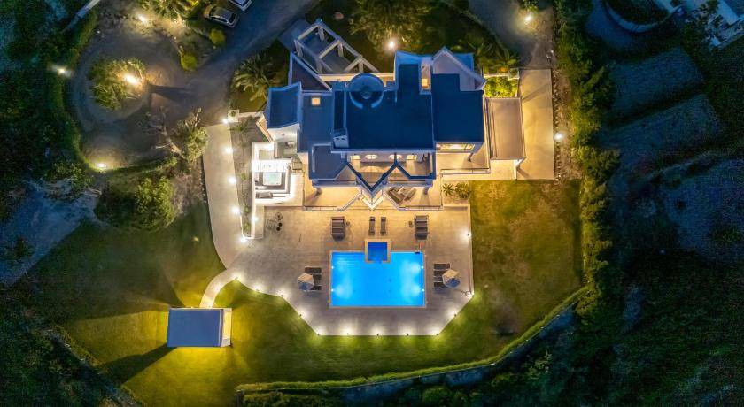Petaloudes Villa | 400 m² Villa ∙ 5 bedrooms ∙ 12 guests