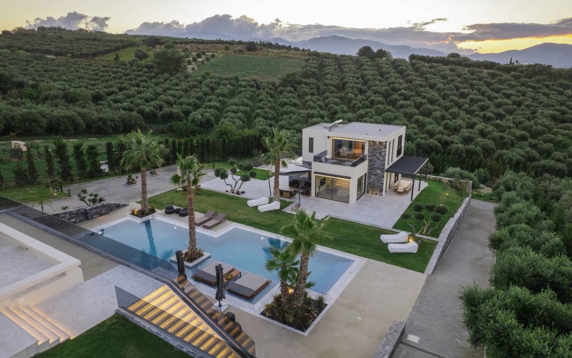 Heraklion Villa | 400 m² Villa ∙ 6 bedrooms ∙ 14 guests
