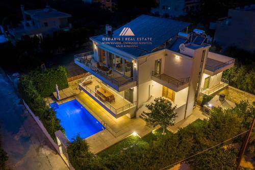 Loutraki Villa | 410 m² Villa ∙ 5 bedrooms ∙ 12 guests