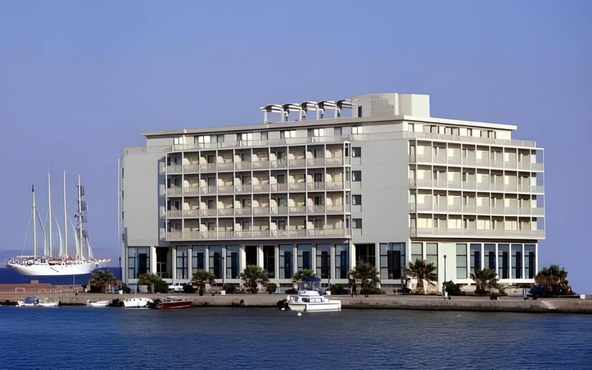 Chios Town Hotel | 45 m² Hotel ∙ 8 guests