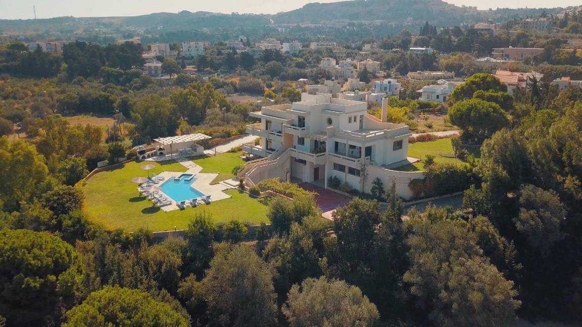 Kallithea House | 450 m² House ∙ 6 bedrooms ∙ 12 guests