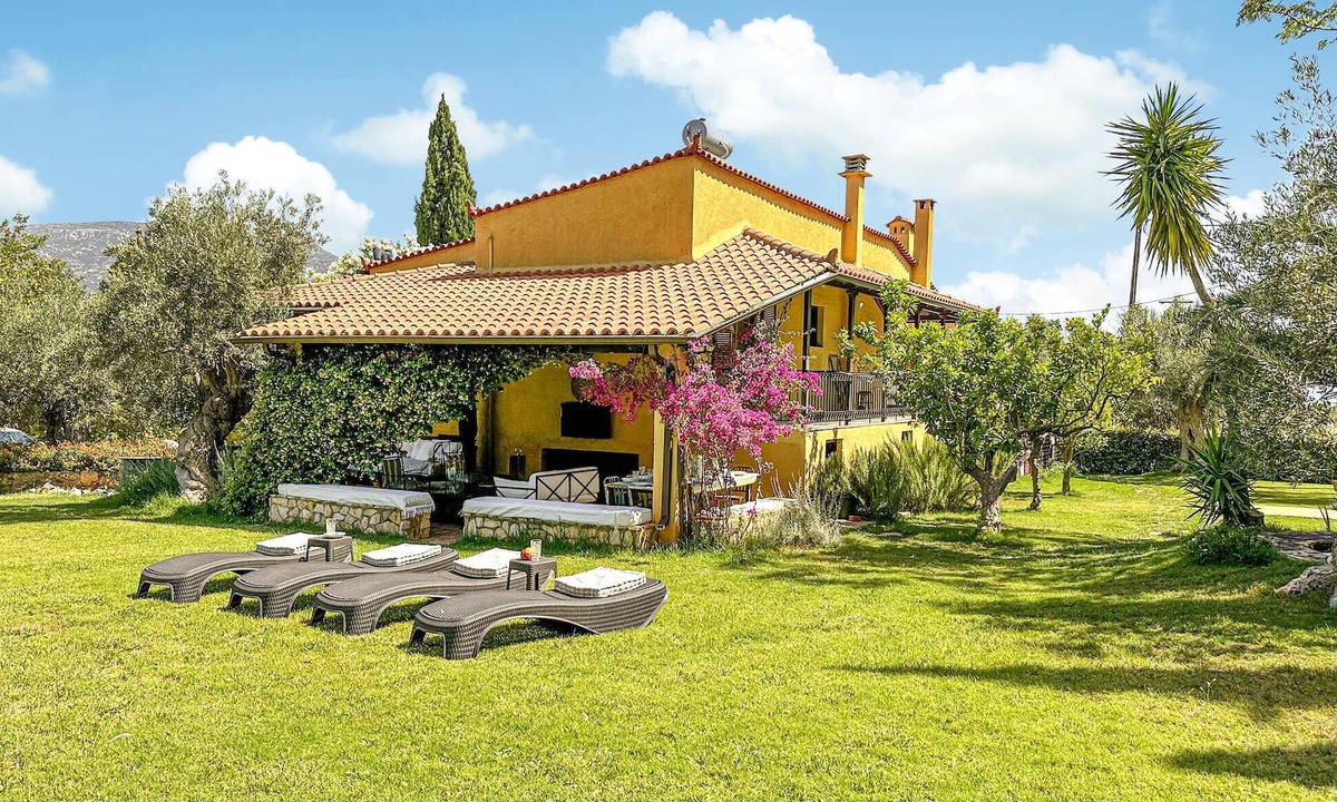 Astros House | 5 bedroom awesome home in Astros Arkadia