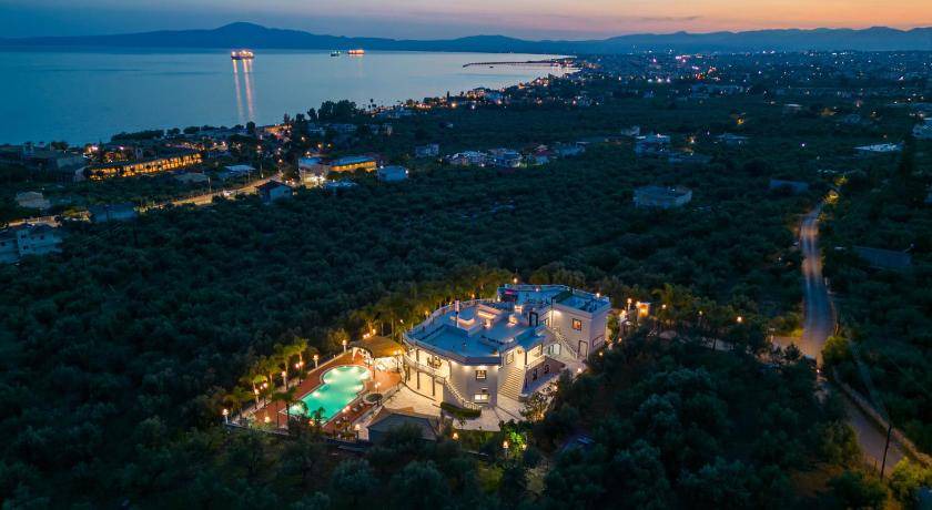 Diasella Resort | 500 m² Resort ∙ 6 bedrooms ∙ 15 guests