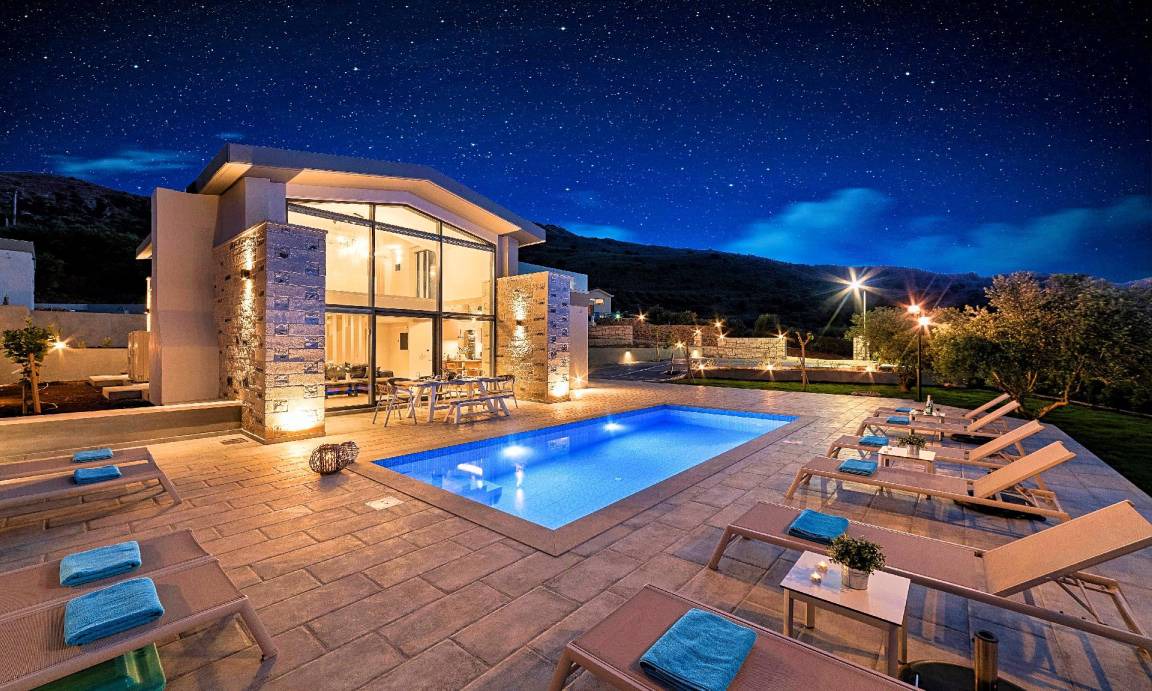 Mathes House | 550 m² House ∙ 15 bedrooms ∙ 45 guests