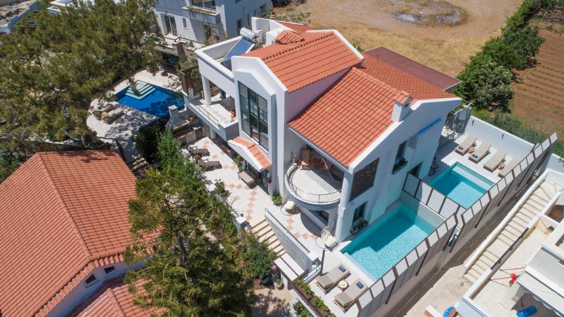 Koutsouras House | 550 m² House ∙ 14 bedrooms ∙ 34 guests