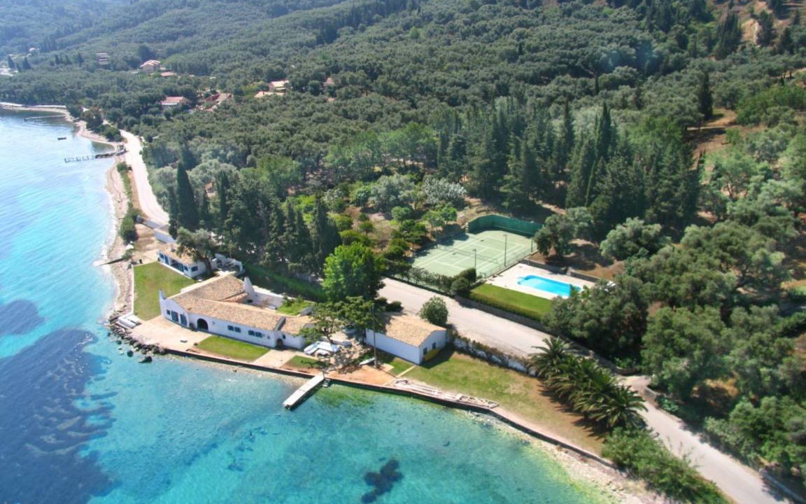 Chlomos Villa | 720 m² Villa ∙ 12 bedrooms ∙ 24 guests