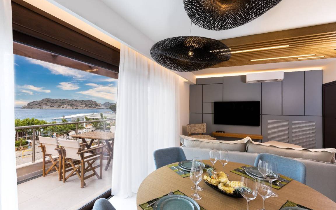 Plaka Apartment | 75 m² Apartment ∙ 2 bedrooms ∙ 4 guests