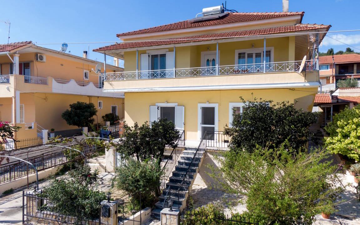 Petriti House | 95 m² House ∙ 3 bedrooms ∙ 5 guests