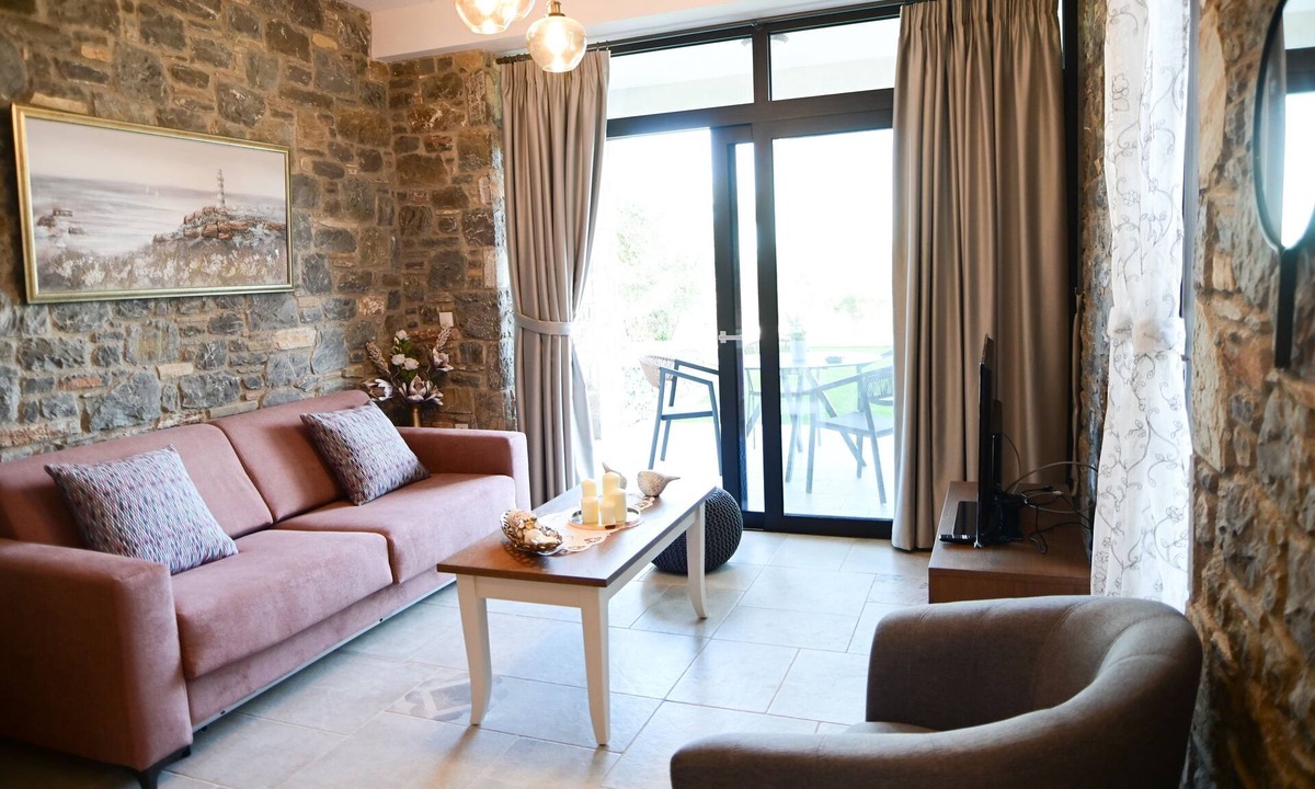 Pella Region Villa | Aélia Stone House Neféli
