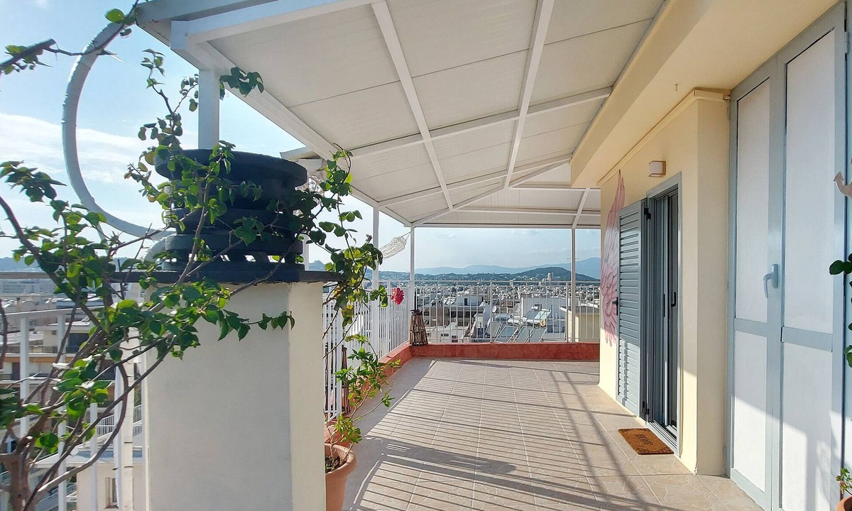 Papagou-Holargos Apartment | A bright and relaxing penthouse